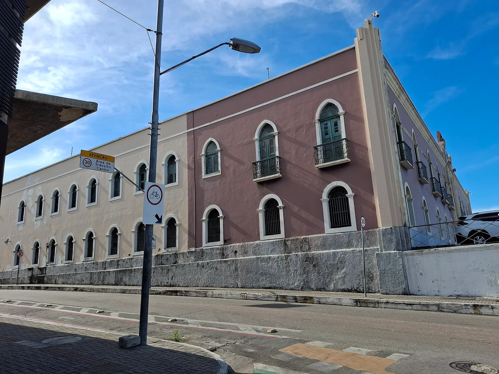 Prédio da 10ª Região Militar dentro da fortaleza
